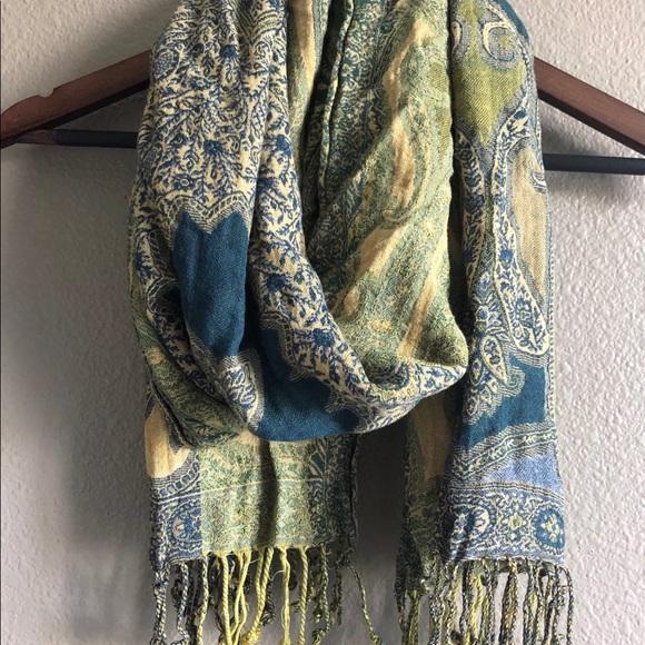 Beautiful Scarf - Picture 1 of 3